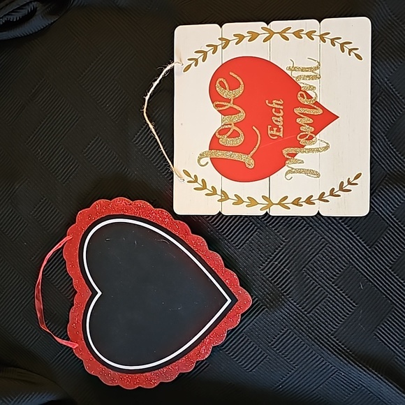 2017 and 2018 Greenbrier International, Inc Valentine's Day Wall Plaques - Picture 1 of 6